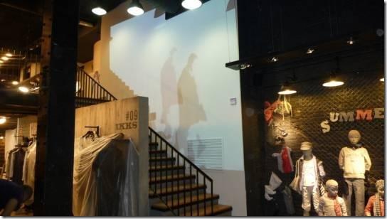 <a href='http://m.jsgfmy.com/webpage/tagsList.aspx?TagId=590'>戶外電子屏</a>頻繁進(jìn)駐連鎖餐廳、保險(xiǎn)機(jī)構(gòu)營(yíng)業(yè)廳和服裝店,信息顯示系統(tǒng),多媒體信息發(fā)布系統(tǒng),數(shù)字標(biāo)牌,digital signage