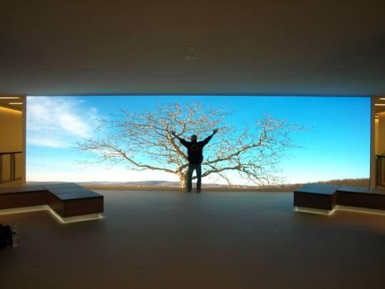 <a href='http://m.jsgfmy.com/webpage/tagsList.aspx?TagId=844'>比利時(shí)</a>超大高清LED顯示屏亮相法國(guó)巴黎銀行,信息顯示系統(tǒng),多媒體信息發(fā)布系統(tǒng),數(shù)字標(biāo)牌,digital signage