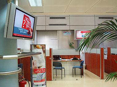 銀行數(shù)字標(biāo)牌系統(tǒng)給<a href='http://m.jsgfmy.com/webpage/tagsList.aspx?TagId=1722'>金融業(yè)務(wù)</a>帶來(lái)便利,信息顯示系統(tǒng),多媒體信息發(fā)布系統(tǒng),數(shù)字標(biāo)牌,數(shù)字告示,digital signage