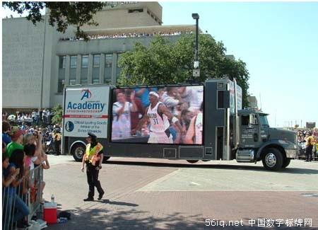 數(shù)字標(biāo)牌游行展示達(dá)拉斯小牛隊(duì)的NBA冠軍勝利,信息顯示系統(tǒng),多媒體信息發(fā)布系統(tǒng),數(shù)字告示,數(shù)字標(biāo)牌,digital signage