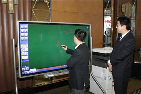 夏普70吋專業(yè)液晶觸摸屏新品中國(guó)發(fā)布,多媒體信息發(fā)布系統(tǒng),數(shù)字告示,數(shù)字標(biāo)牌,digital signage