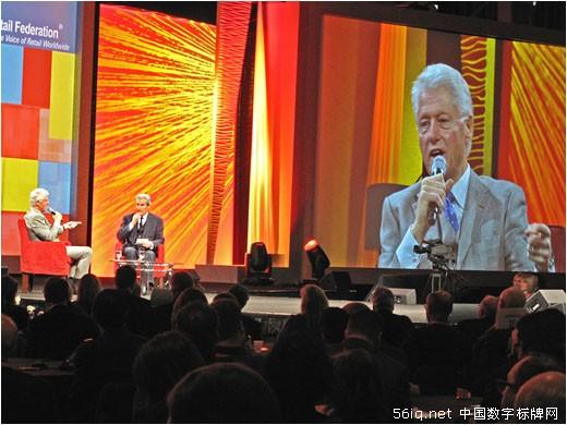 NRF年度會議克林頓發(fā)表零售消費演講,多媒體信息發(fā)布系統(tǒng),數(shù)字告示,數(shù)字標(biāo)牌,信息顯示系統(tǒng),digital signage