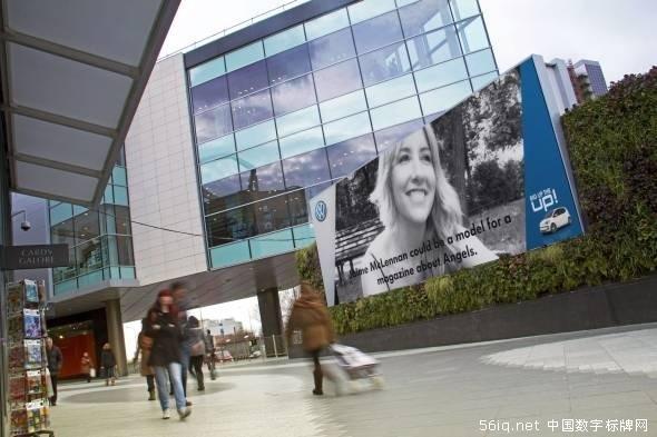 互動(dòng)戶外數(shù)字屏幕助陣大眾汽車新車上市,多媒體信息發(fā)布系統(tǒng),數(shù)字告示,數(shù)字標(biāo)牌,信息顯示系統(tǒng),digital signage 互動(dòng)戶外數(shù)字屏幕助陣大眾汽車新車上市,多媒體信息發(fā)布系統(tǒng),數(shù)字告示,數(shù)字標(biāo)牌,信息顯示系統(tǒng),digital signage