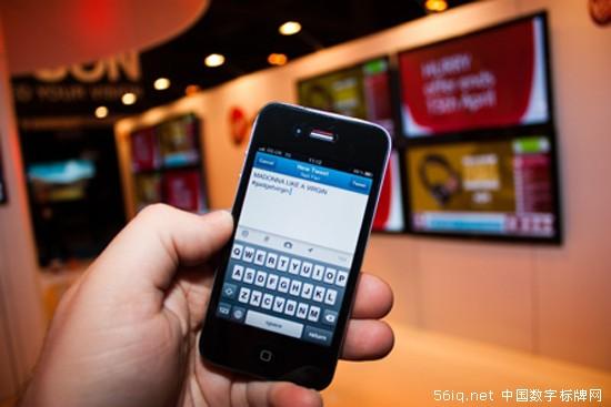 Gadget 現(xiàn)場(chǎng)秀鼓勵(lì)參加者與數(shù)字屏幕共舞,多媒體信息發(fā)布系統(tǒng),多媒體信息發(fā)布系統(tǒng),數(shù)字告示,數(shù)字標(biāo)牌,信息顯示系統(tǒng),digital signage