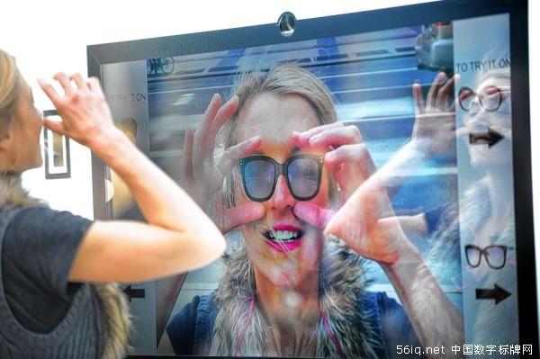 互動(dòng)數(shù)字標(biāo)牌虛擬櫥窗革新零售窗口購物,多媒體信息發(fā)布系統(tǒng),數(shù)字告示,數(shù)字標(biāo)牌,信息顯示系統(tǒng),digital signage