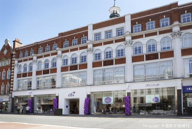 家具<a href='http://m.jsgfmy.com/webpage/tagsList.aspx?TagId=2363'>旗艦店</a>櫥窗安裝應用數字播放器提升舒適度,多媒體信息發(fā)布系統(tǒng),聯(lián)網數字告示系統(tǒng),數字告示,數字標牌,信息顯示系統(tǒng),digital signage