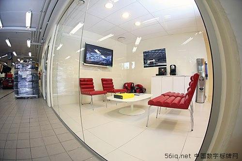 法拉利和瑪莎拉蒂經(jīng)銷商借數(shù)字標牌強化客戶體驗,多媒體信息發(fā)布系統(tǒng),聯(lián)網(wǎng)數(shù)字告示系統(tǒng),數(shù)字告示,數(shù)字標牌,信息顯示系統(tǒng),digital signage 法拉利和瑪莎拉蒂經(jīng)銷商借數(shù)字標牌強化客戶體驗,多媒體信息發(fā)布系統(tǒng),聯(lián)網(wǎng)數(shù)字告示系統(tǒng),數(shù)字告示,數(shù)字標牌,信息顯示系統(tǒng),digital signage