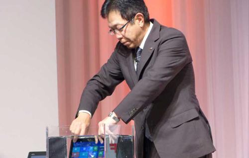 富士通發(fā)布浸在水中也能工作的平板電腦等新機(jī)型,信息顯示系統(tǒng),多媒體信息發(fā)布系統(tǒng),數(shù)字標(biāo)牌,digital signage