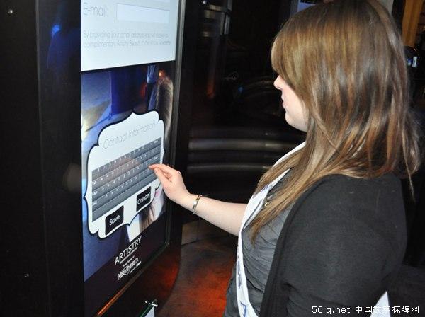 大屏幕大iPhone 牛人牛機牛創(chuàng)意,信息顯示系統(tǒng),多媒體信息發(fā)布系統(tǒng),數(shù)字標牌,digital signage