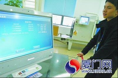 聰明“穿衣鏡”能幫顧客試衣 試衣不用脫買(mǎi)單也自助,信息顯示系統(tǒng),多媒體信息發(fā)布系統(tǒng),數(shù)字標(biāo)牌,digital signage