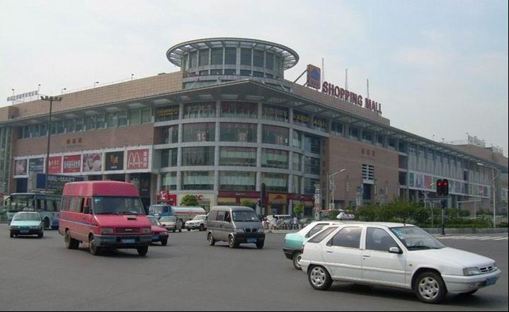 武漢徐東銷(xiāo)品茂大型購(gòu)物中心部署星際<a href='http://m.jsgfmy.com/webpage/tagsList.aspx?TagId=221'>互動(dòng)數(shù)字標(biāo)牌</a><a href='http://m.jsgfmy.com/webpage/tagsList.aspx?TagId=535'>液晶廣告機(jī)</a>,信息顯示系統(tǒng),多媒體信息發(fā)布系統(tǒng),數(shù)字標(biāo)牌,digital signage