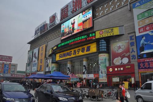 戶外樓宇廣告機(jī)備受群眾青睞,信息顯示系統(tǒng),多媒體信息發(fā)布系統(tǒng),數(shù)字標(biāo)牌,digital signage