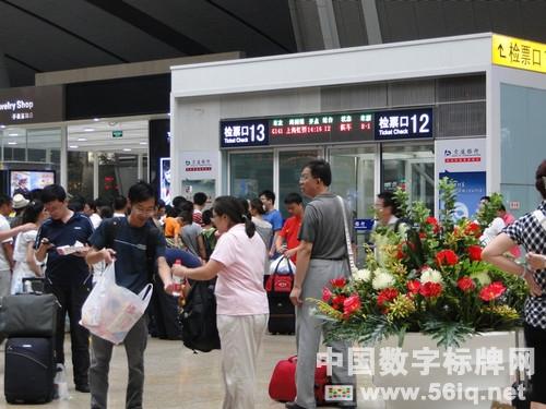 高鐵：體驗(yàn)新式數(shù)字化車(chē)站,信息顯示系統(tǒng),多媒體信息發(fā)布系統(tǒng),數(shù)字標(biāo)牌,數(shù)字告示，digital signage