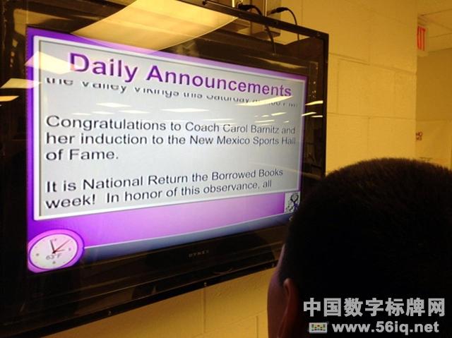 　　美國曼薩諾高中使用數(shù)字標(biāo)牌與學(xué)生進(jìn)行交流,信息顯示系統(tǒng),多媒體信息發(fā)布系統(tǒng),數(shù)字標(biāo)牌,數(shù)字告示，digital signage