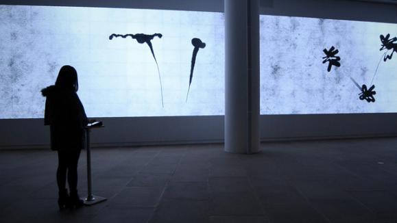 多屏互動 用3臺iPad在120英尺的巨幕長廊上作實(shí)時壁畫,信息顯示系統(tǒng),多媒體信息發(fā)布系統(tǒng),數(shù)字標(biāo)牌,數(shù)字告示，digital signage