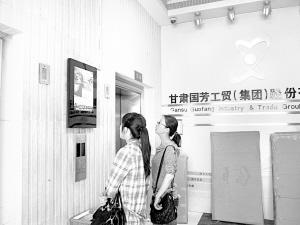 新<a href='http://m.jsgfmy.com/webpage/tagsList.aspx?TagId=371'>媒體</a>營銷時(shí)代悄然來臨 微博與微信博得先機(jī),信息顯示系統(tǒng),多媒體信息發(fā)布系統(tǒng),數(shù)字標(biāo)牌,數(shù)字告示，digital signage