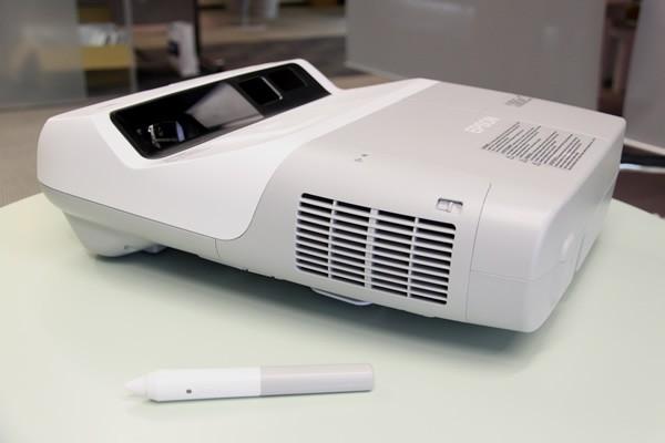 看2013互動投影機(jī)對電子白板的潛在沖擊,信息顯示系統(tǒng),多媒體信息發(fā)布系統(tǒng),數(shù)字標(biāo)牌,數(shù)字告示，digital signage