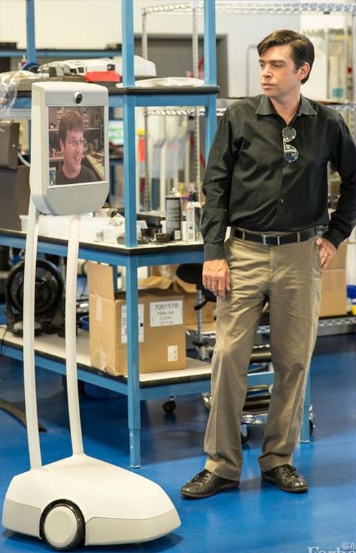 遠程呈現(xiàn)機器人:沒在現(xiàn)場的我可以隨時進會議室開會,信息顯示系統(tǒng),多媒體信息發(fā)布系統(tǒng),數(shù)字標牌,數(shù)字告示,digital signage <a href='http://m.jsgfmy.com/webpage/tagsList.aspx?TagId=774'>遠程</a>呈現(xiàn)機器人:沒在現(xiàn)場的我可以隨時進會議室開會,信息顯示系統(tǒng),多媒體信息發(fā)布系統(tǒng),數(shù)字標牌,數(shù)字告示,digital signage