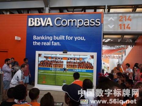 數(shù)字標(biāo)牌互動(dòng)游戲墻亮相BBVA Compass球場(chǎng),多媒體信息發(fā)布系統(tǒng),數(shù)字標(biāo)牌,數(shù)字告示,digital signage 數(shù)字標(biāo)牌互動(dòng)游戲墻亮相BBVA Compass球場(chǎng),多媒體信息發(fā)布系統(tǒng),數(shù)字標(biāo)牌,數(shù)字告示,digital signage