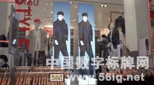 紐約優(yōu)衣庫(kù)為返校季新增LED數(shù)字標(biāo)牌,多媒體信息發(fā)布系統(tǒng),數(shù)字標(biāo)牌,數(shù)字告示，digital signage