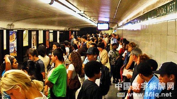 最佳數(shù)字標牌布局：為三種觀眾做的三種設(shè)計,<a href='http://m.jsgfmy.com/webpage/tagsList.aspx?TagId=78'>多媒體信息發(fā)布</a>系統(tǒng),數(shù)字標牌,數(shù)字告示，digital signage