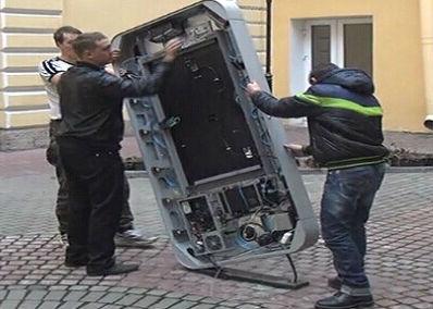 喬布斯俄羅斯iPhone紀(jì)念碑遭拆除 因庫(kù)克宣布出柜,多媒體信息發(fā)布系統(tǒng),數(shù)字標(biāo)牌,數(shù)字告示，digital signage