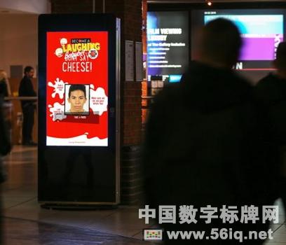 英國(guó)喜劇救濟(jì)基金會(huì)發(fā)起”做鬼臉賺錢(qián)”互動(dòng)游戲,多媒體信息發(fā)布系統(tǒng),數(shù)字標(biāo)牌,數(shù)字告示，digital signage