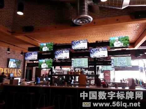 大學(xué)體育酒吧使用移動(dòng)視頻墻提升顧客視覺體驗(yàn),多媒體信息發(fā)布系統(tǒng),數(shù)字標(biāo)牌,數(shù)字告示,digital signage 大學(xué)體育酒吧使用移動(dòng)視頻墻提升顧客視覺體驗(yàn),多媒體信息發(fā)布系統(tǒng),數(shù)字標(biāo)牌,數(shù)字告示,digital signage