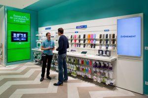 法國電信公司部署數(shù)字標(biāo)牌打造互動體驗(yàn)店,多媒體信息發(fā)布系統(tǒng),數(shù)字標(biāo)牌,數(shù)字告示，digital signage