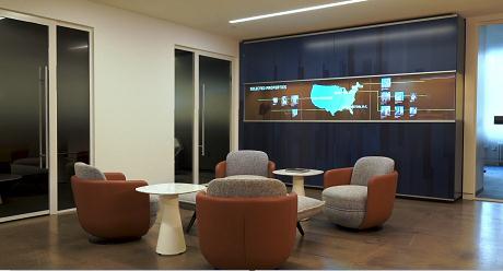 有趣|地產(chǎn)公司接待區(qū)配備OLED屏,多媒體信息發(fā)布系統(tǒng),數(shù)字標(biāo)牌,數(shù)字告示，digital signage