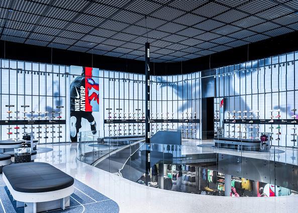在安特衛(wèi)普|LED助力耐克新店打造優(yōu)質(zhì)購物體驗，多媒體信息發(fā)布系統(tǒng)，數(shù)字標牌，數(shù)字告示，digital signage